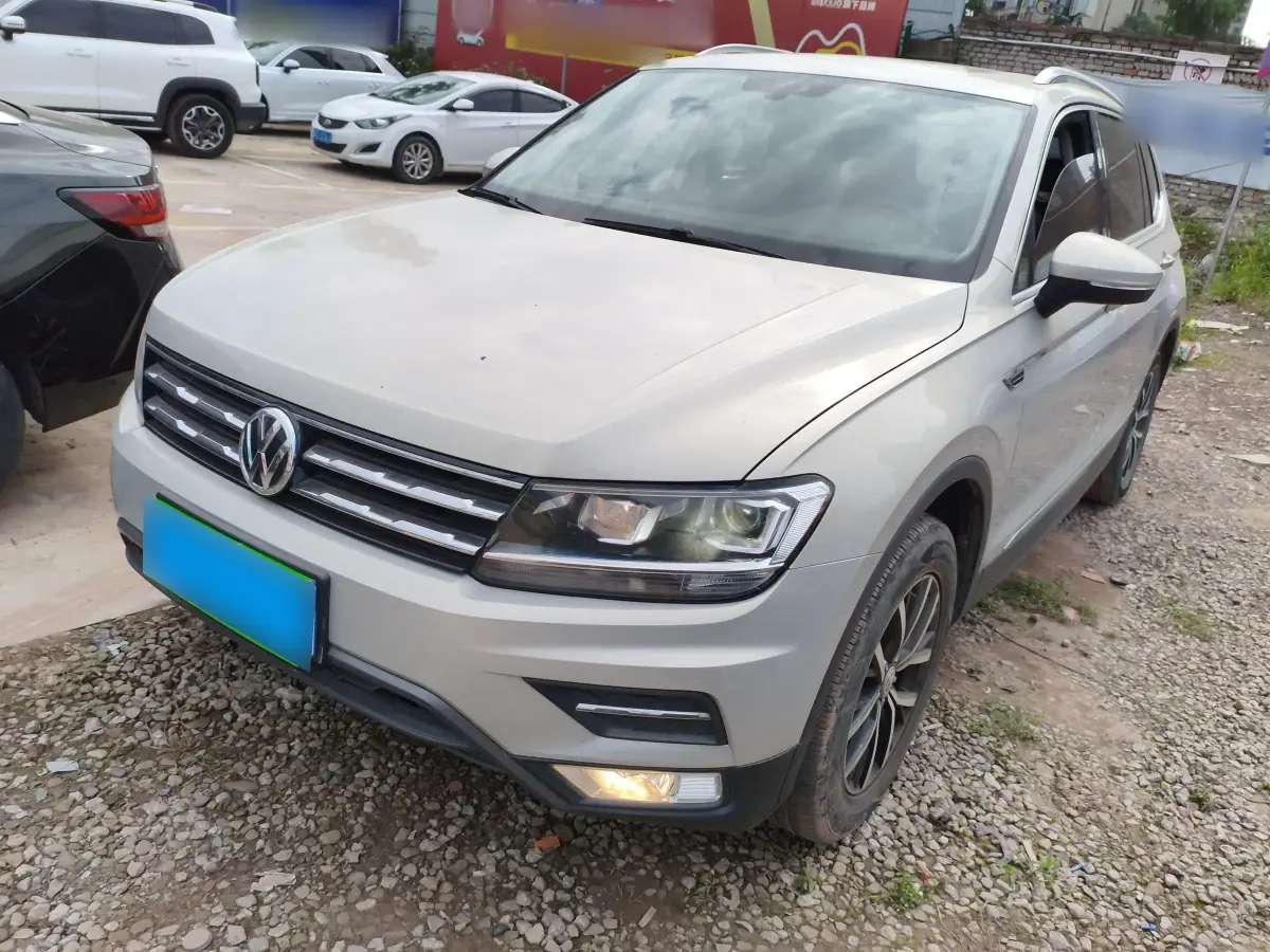 2017 Volkswagen Tiguan L 1.8T 180HP L4 7DCT