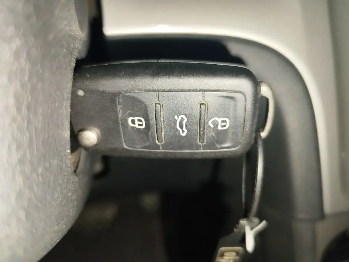 2013 Volkswagen Gran Lavida 1.6L 110HP L4 6AT,autocango,china used car exporter,china ev exporter,chinese used car exporter,chinese used ev exporter