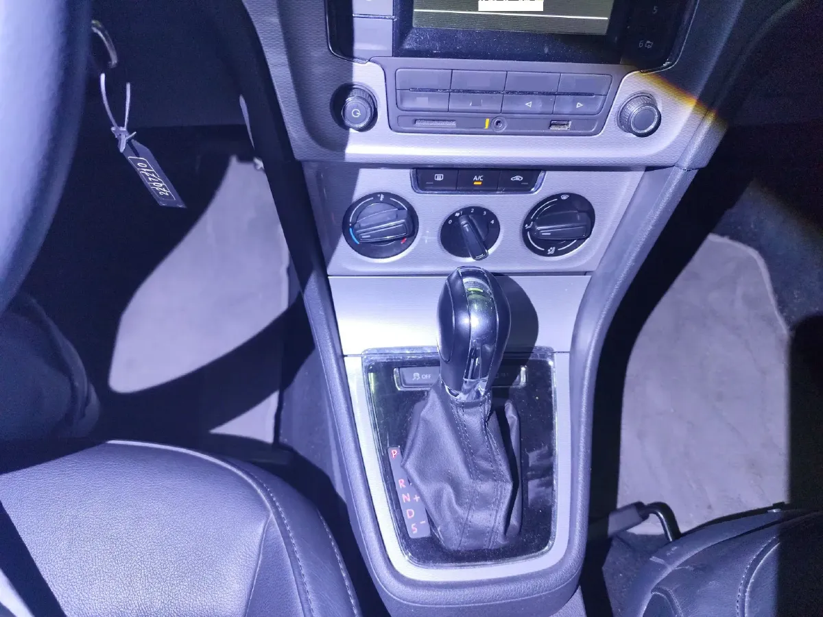 2013 Volkswagen Gran Lavida 1.6L 110HP L4 6AT,autocango,china used car exporter,china ev exporter,chinese used car exporter,chinese used ev exporter