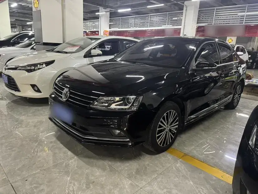 2017 Volkswagen Sagitar 1.4T 131HP L4 7DCT