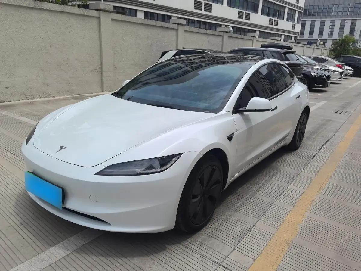 2023 Tesla Model 3 BEV 60KWH