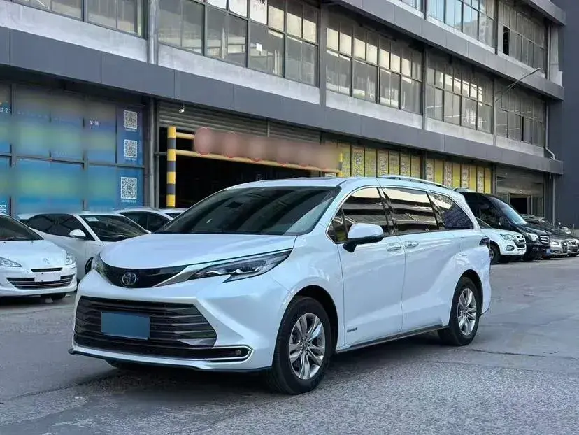 2021 Toyota Sienna 2.5L 192HP L4 E-CVT Hybrid