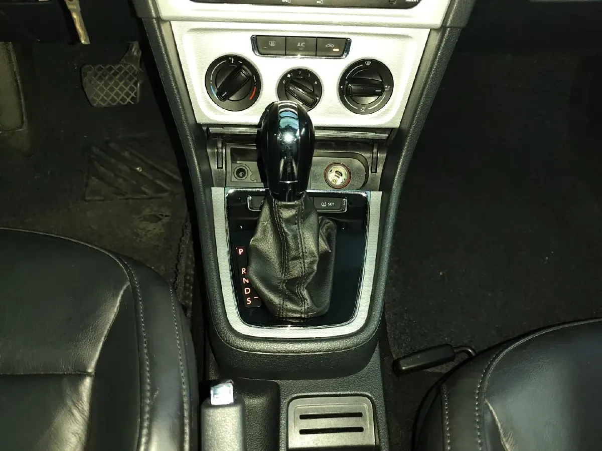 2013 Volkswagen Gran Lavida 1.6L 110HP L4 6AT,autocango,china used car exporter,china ev exporter,chinese used car exporter,chinese used ev exporter