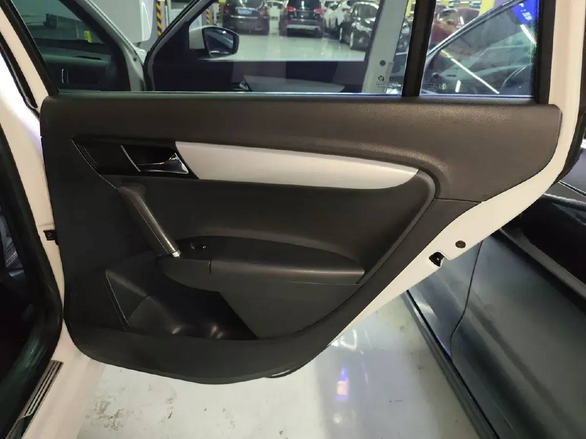 2013 Volkswagen Gran Lavida 1.6L 110HP L4 6AT,autocango,china used car exporter,china ev exporter,chinese used car exporter,chinese used ev exporter