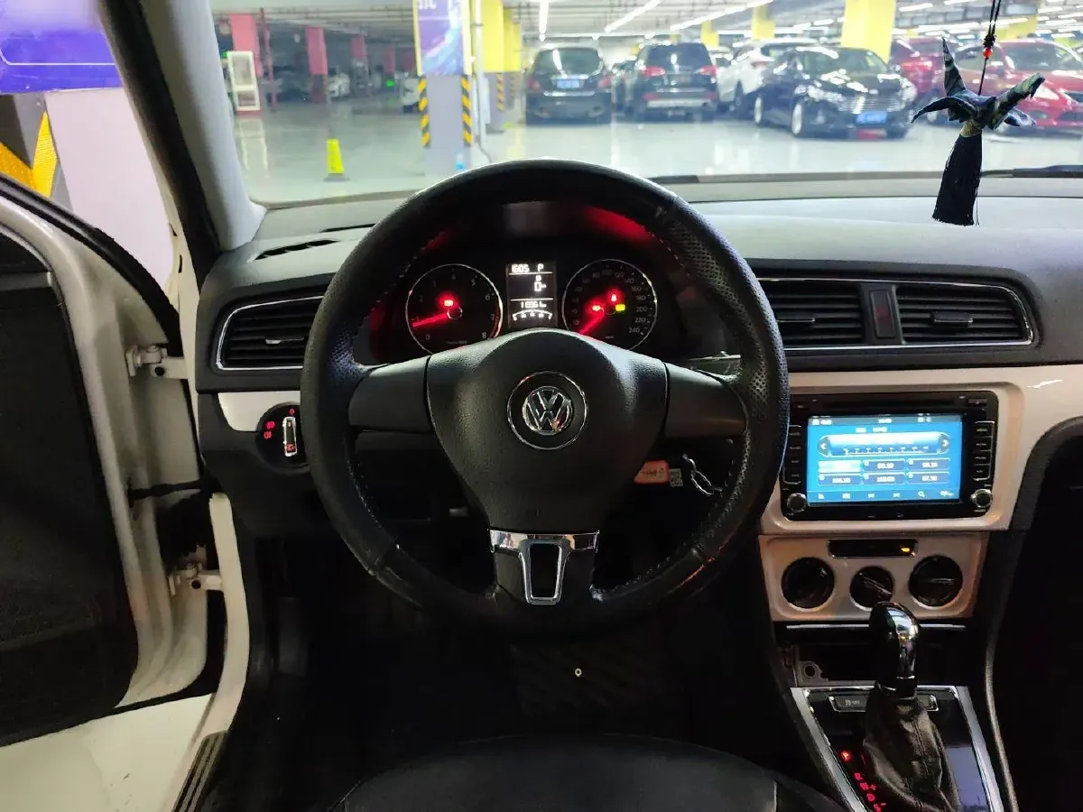 2013 Volkswagen Gran Lavida 1.6L 110HP L4 6AT,autocango,china used car exporter,china ev exporter,chinese used car exporter,chinese used ev exporter