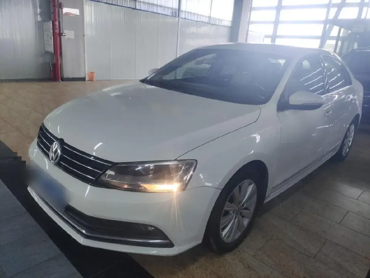 2015 Volkswagen Sagitar 1.4T 131HP L4 7DCT