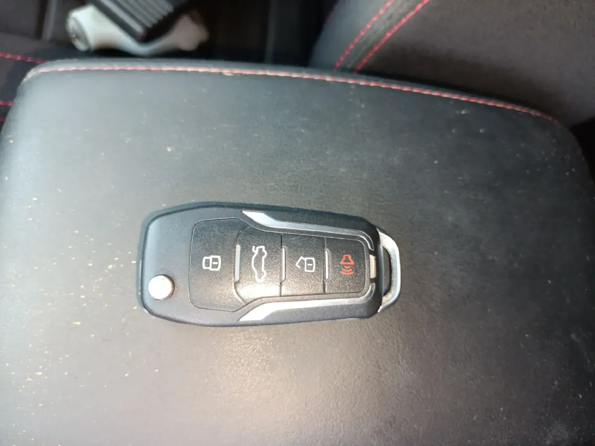 2016 Suzuki Vitara 1.6L 122HP L4 5MT,autocango,china used car exporter,china ev exporter,chinese used car exporter,chinese used ev exporter