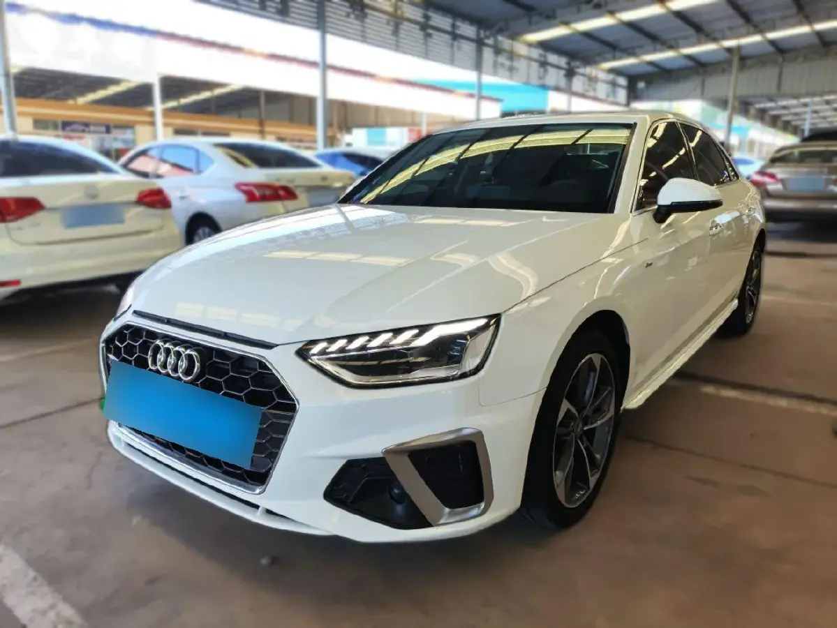 2022 Audi A4L 2.0T 190HP L4 7DCT