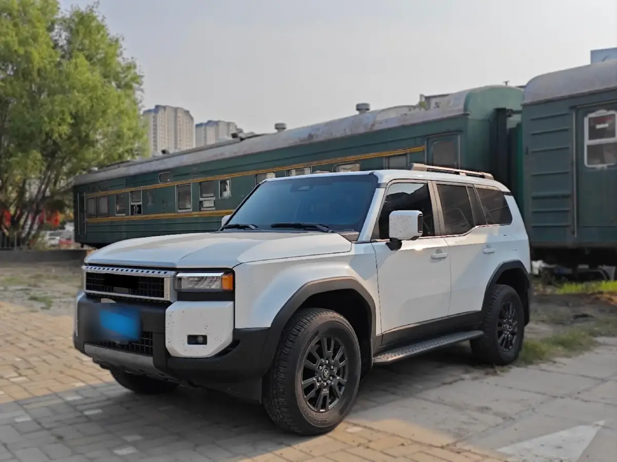 2024 Toyota Land Cruiser Prado 2.4T 282HP L4 8AT Hybrid