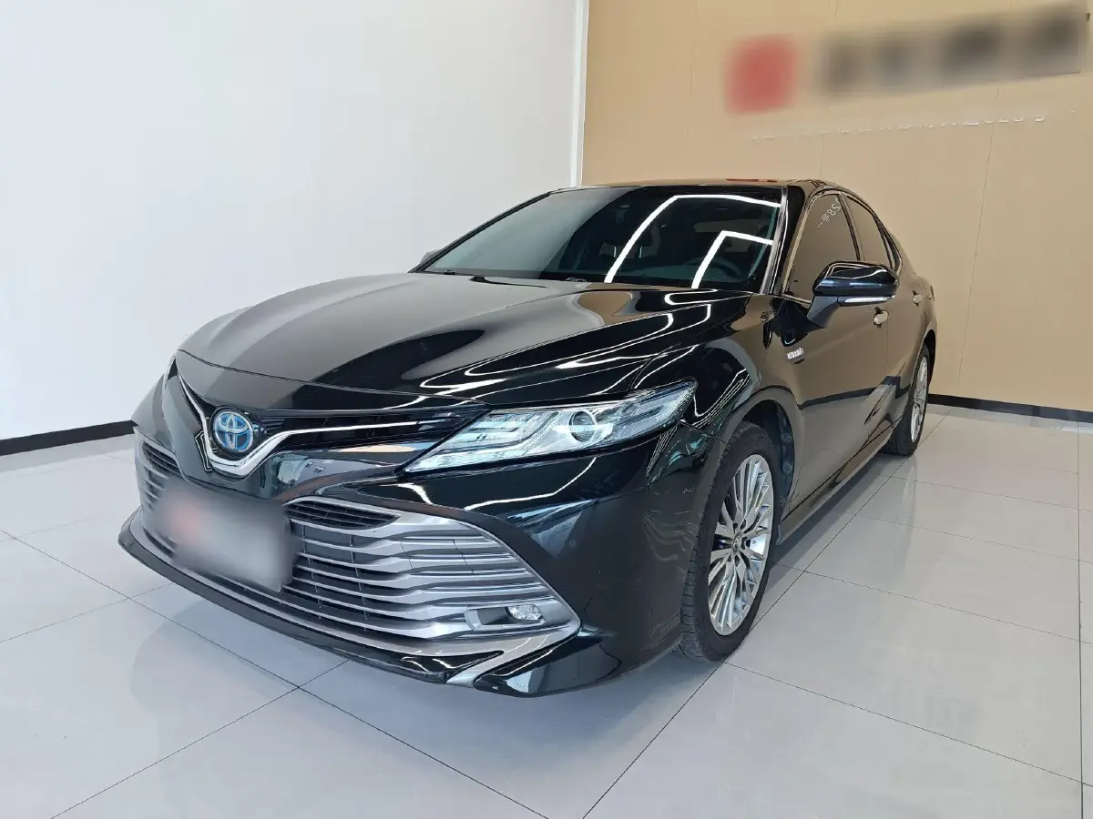 2019 Toyota Camry 2.5L 178HP L4 E-CVT Hybrid