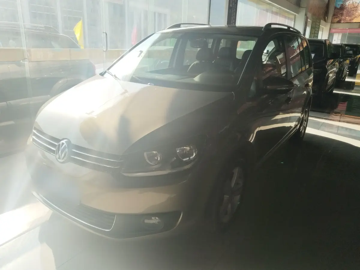 2015 Volkswagen Touran 1.4T 131HP L4 7DCT