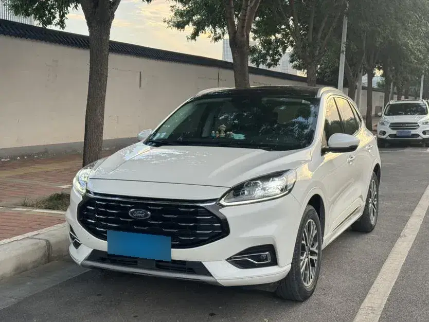 2020 Ford Escape 2.0T 248HP L4 8AT