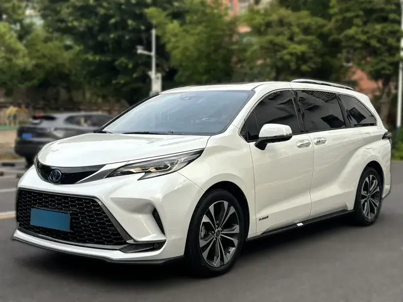 2022 Toyota Granvia 2.5L 192HP L4 E-CVT Hybrid