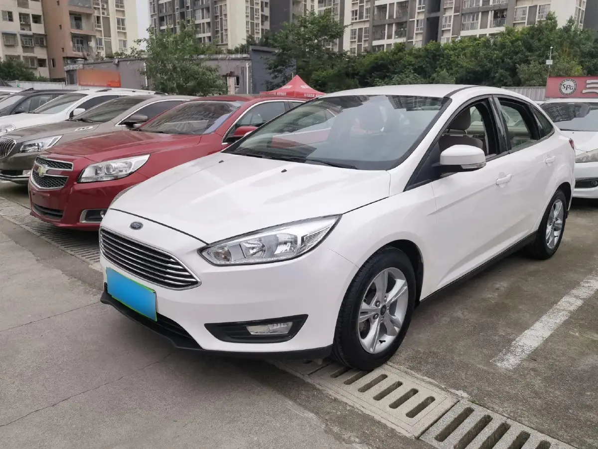 2015 Ford Focus 1.6L 125HP L4 5MT