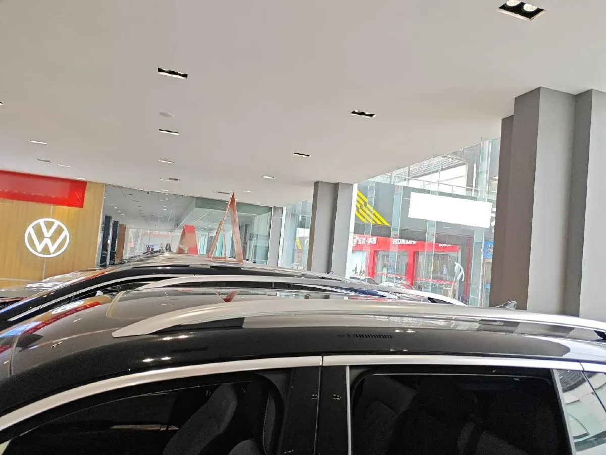 2023 Volkswagen Tavendor 2.0T 220HP L4 7DCT,autocango,china used car exporter,china ev exporter,chinese used car exporter,chinese used ev exporter