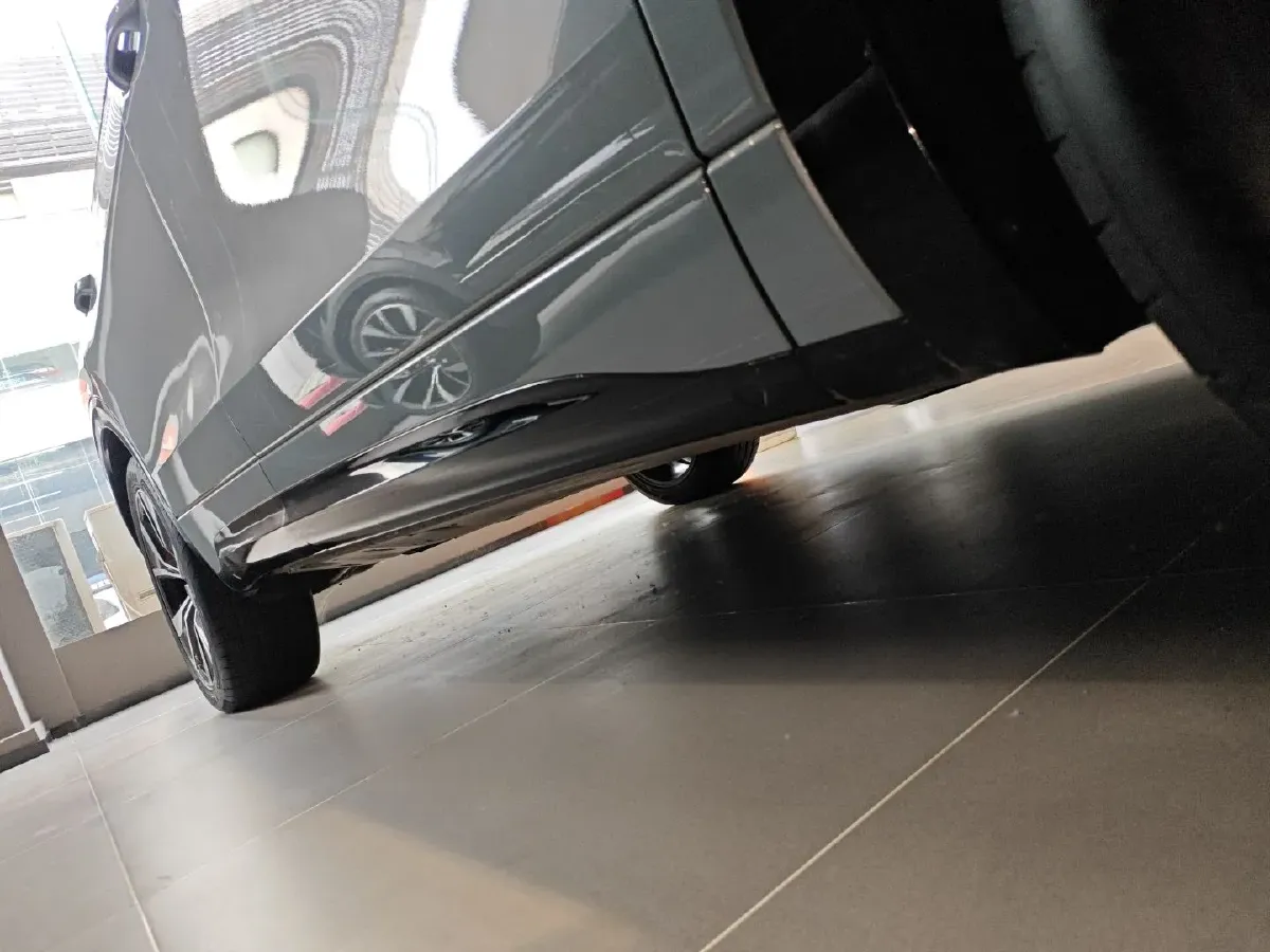 2023 Volkswagen Tavendor 2.0T 220HP L4 7DCT,autocango,china used car exporter,china ev exporter,chinese used car exporter,chinese used ev exporter