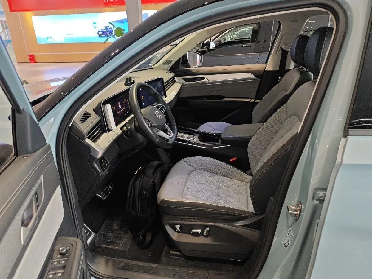 2023 Volkswagen Tavendor 2.0T 220HP L4 7DCT,autocango,china used car exporter,china ev exporter,chinese used car exporter,chinese used ev exporter