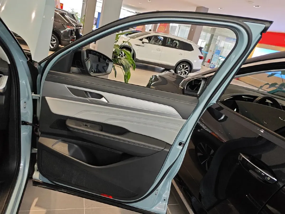 2023 Volkswagen Tavendor 2.0T 220HP L4 7DCT,autocango,china used car exporter,china ev exporter,chinese used car exporter,chinese used ev exporter