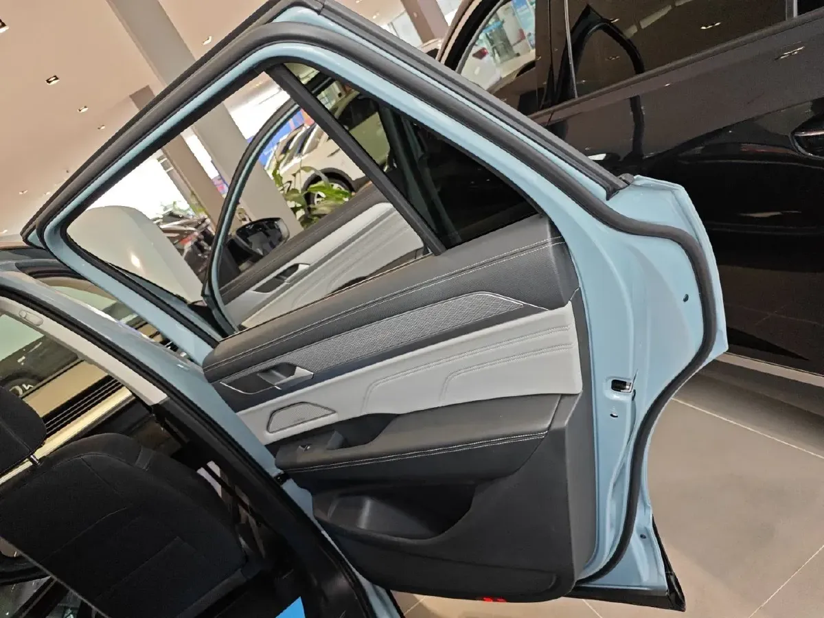 2023 Volkswagen Tavendor 2.0T 220HP L4 7DCT,autocango,china used car exporter,china ev exporter,chinese used car exporter,chinese used ev exporter