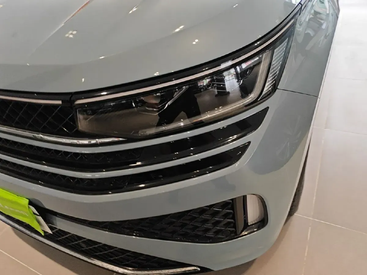 2023 Volkswagen Tavendor 2.0T 220HP L4 7DCT,autocango,china used car exporter,china ev exporter,chinese used car exporter,chinese used ev exporter