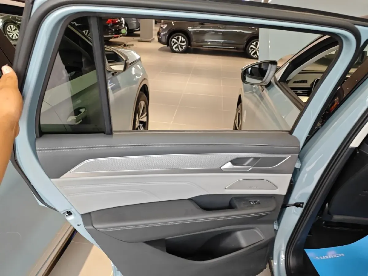 2023 Volkswagen Tavendor 2.0T 220HP L4 7DCT,autocango,china used car exporter,china ev exporter,chinese used car exporter,chinese used ev exporter