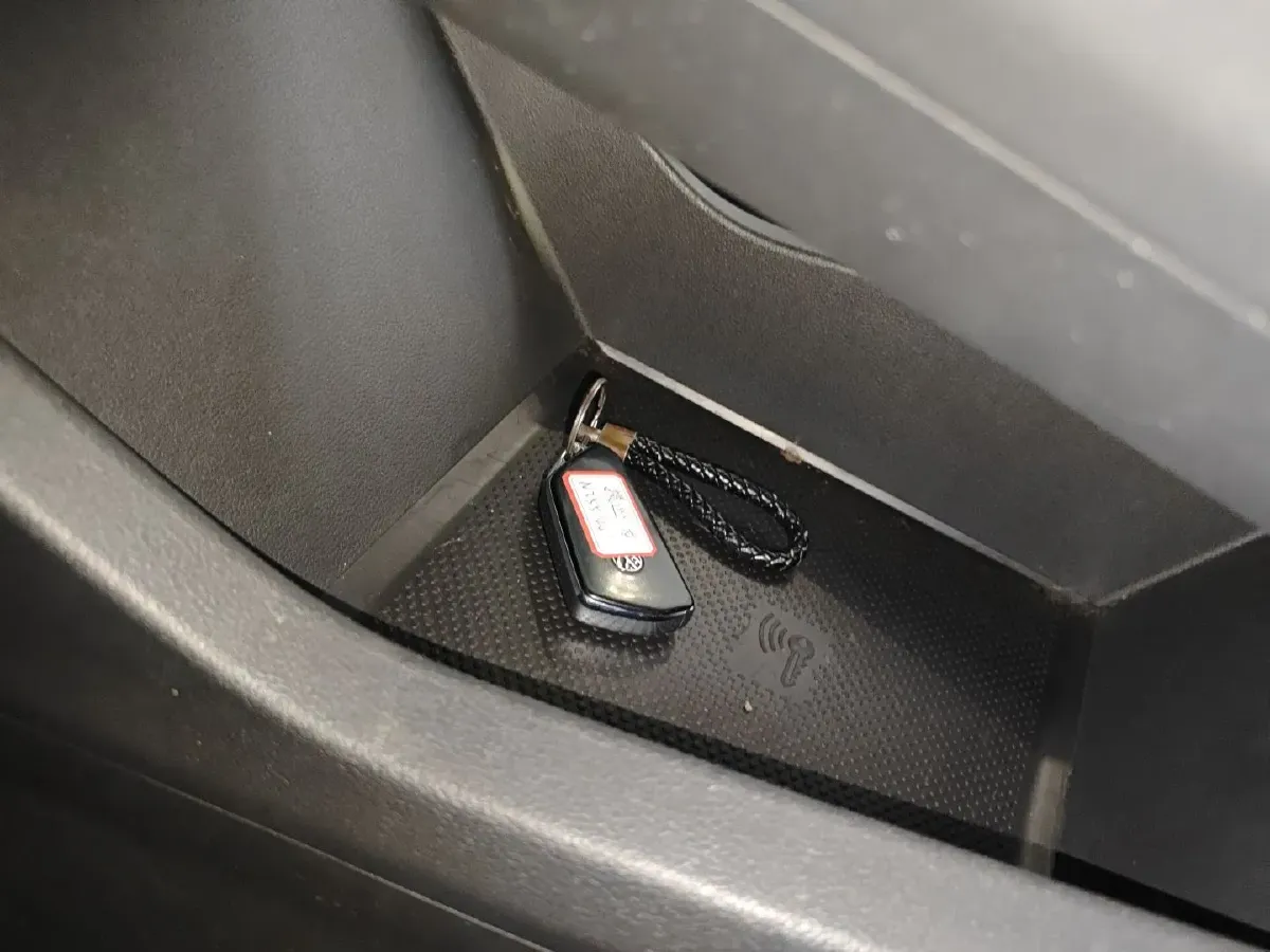 2023 Volkswagen Tavendor 2.0T 220HP L4 7DCT,autocango,china used car exporter,china ev exporter,chinese used car exporter,chinese used ev exporter