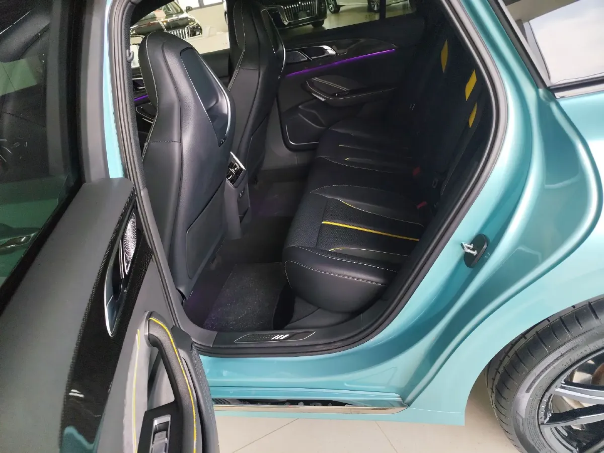 2023 HongQi H6 2.0T 252HP L4 8AT,autocango,china used car exporter,china ev exporter,chinese used car exporter,chinese used ev exporter