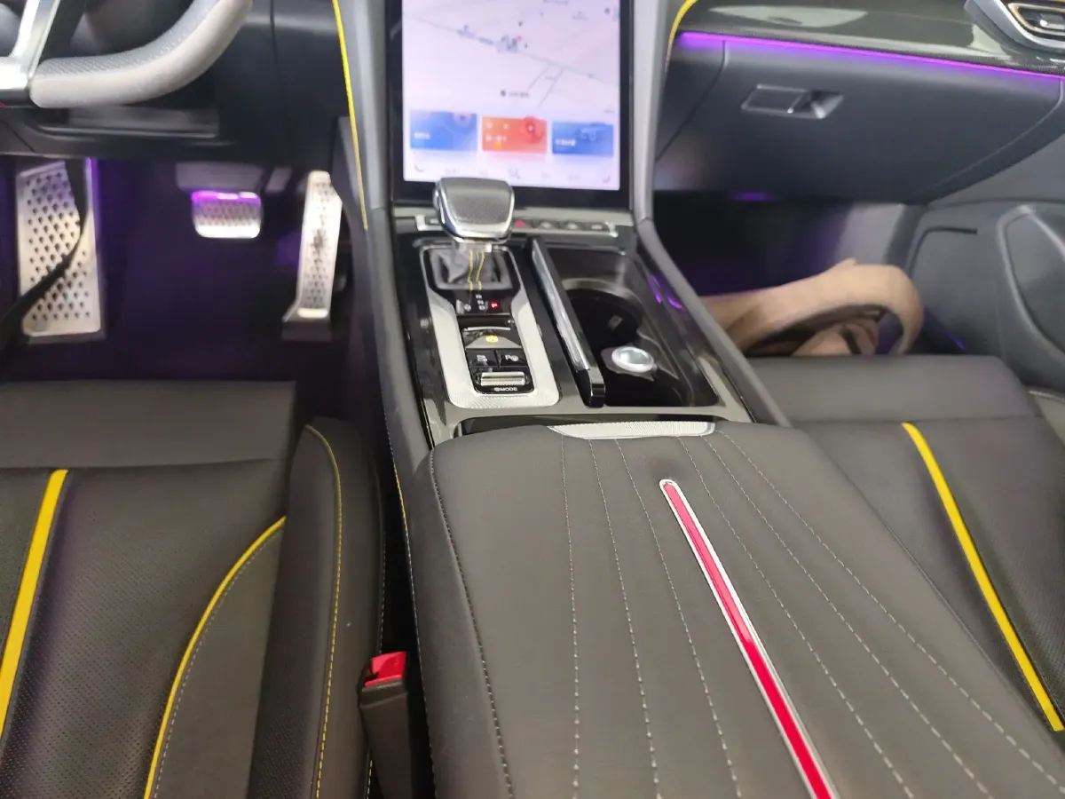 2023 HongQi H6 2.0T 252HP L4 8AT,autocango,china used car exporter,china ev exporter,chinese used car exporter,chinese used ev exporter