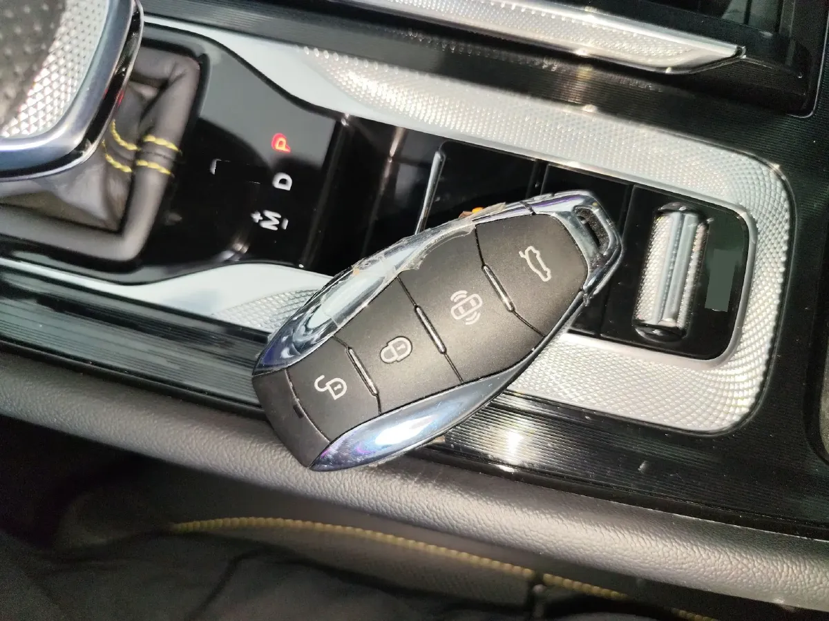 2023 HongQi H6 2.0T 252HP L4 8AT,autocango,china used car exporter,china ev exporter,chinese used car exporter,chinese used ev exporter