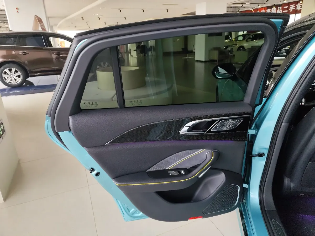 2023 HongQi H6 2.0T 252HP L4 8AT,autocango,china used car exporter,china ev exporter,chinese used car exporter,chinese used ev exporter