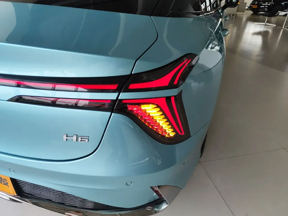 2023 HongQi H6 2.0T 252HP L4 8AT,autocango,china used car exporter,china ev exporter,chinese used car exporter,chinese used ev exporter