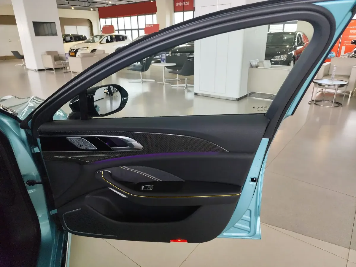 2023 HongQi H6 2.0T 252HP L4 8AT,autocango,china used car exporter,china ev exporter,chinese used car exporter,chinese used ev exporter