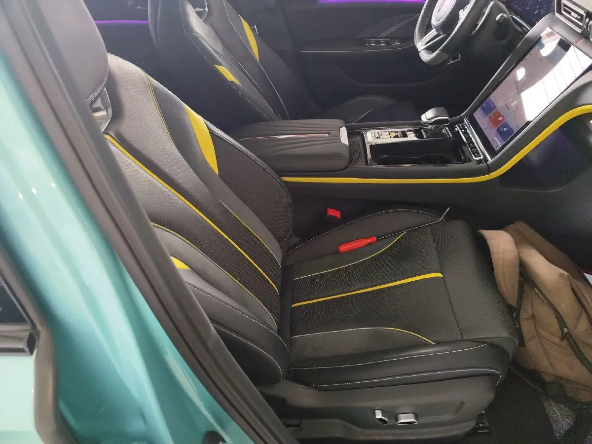 2023 HongQi H6 2.0T 252HP L4 8AT,autocango,china used car exporter,china ev exporter,chinese used car exporter,chinese used ev exporter