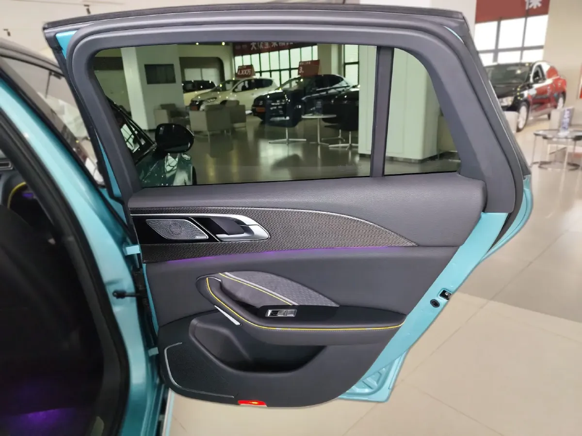 2023 HongQi H6 2.0T 252HP L4 8AT,autocango,china used car exporter,china ev exporter,chinese used car exporter,chinese used ev exporter