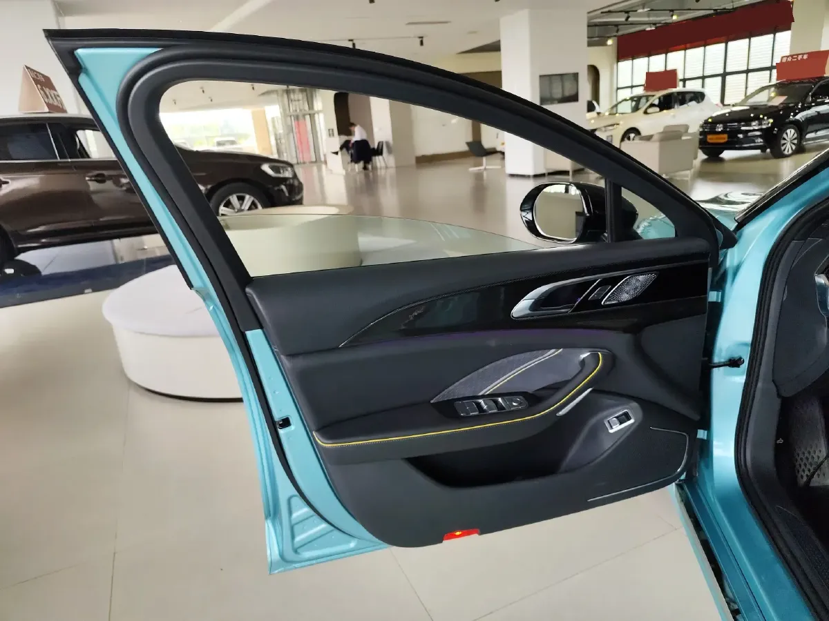 2023 HongQi H6 2.0T 252HP L4 8AT,autocango,china used car exporter,china ev exporter,chinese used car exporter,chinese used ev exporter