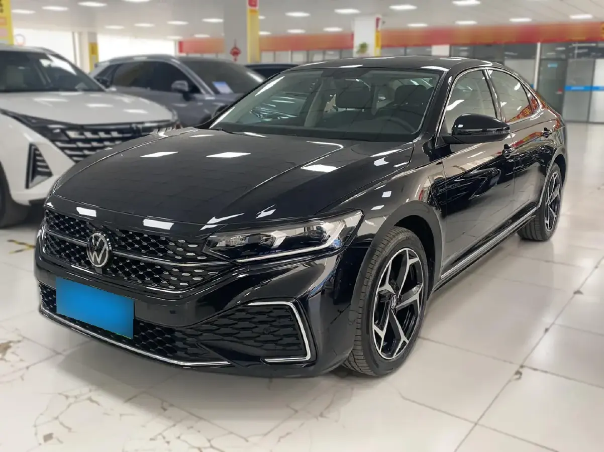 2024 Volkswagen Passat 2.0T 186HP L4 7DCT