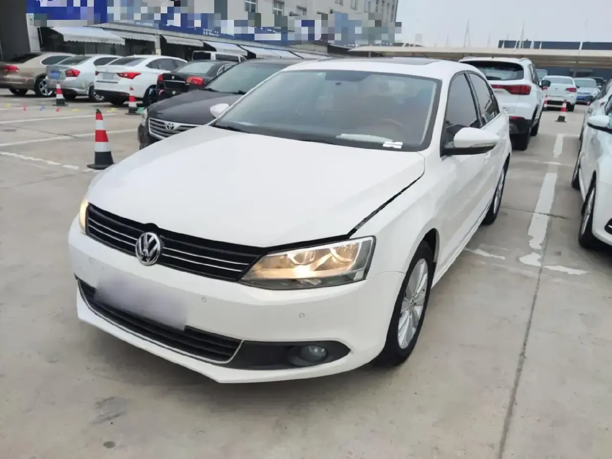 2014 Volkswagen Sagitar 1.4T 131HP L4 7DCT