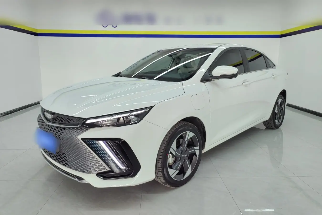 2022 Geely Emgrand L HiP 1.5T 181HP L4 3DHT PHEV 15.5KWH