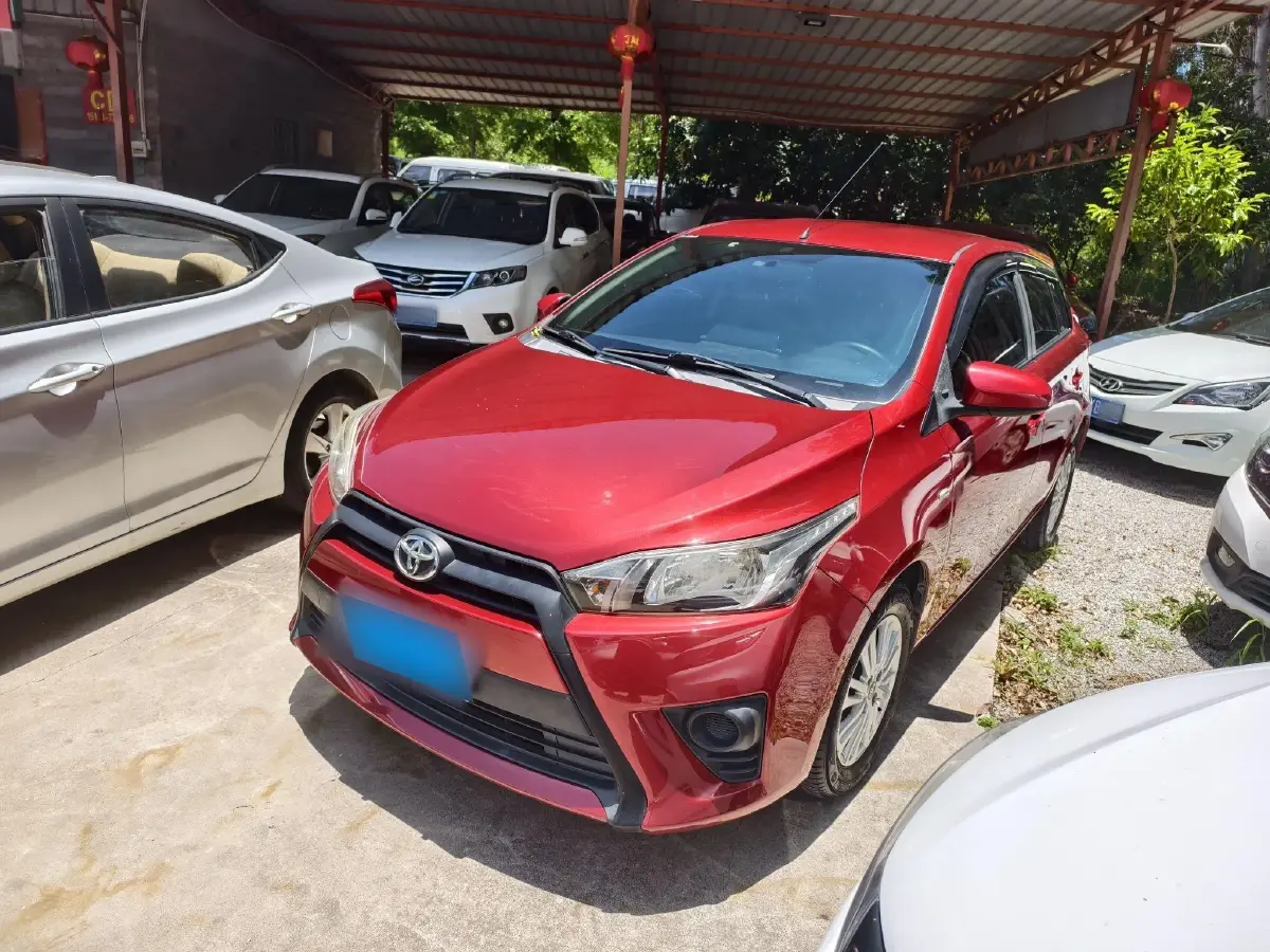 2014 Toyota Yaris L 1.3L 99HP L4 4AT