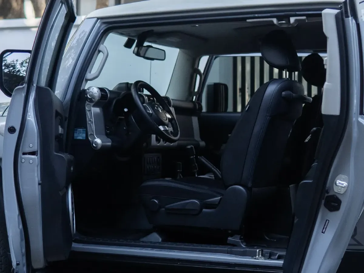 2013 Toyota FJ Cruiser 4.0L 272HP V6 5AT,autocango,china used car exporter,china ev exporter,chinese used car exporter,chinese used ev exporter