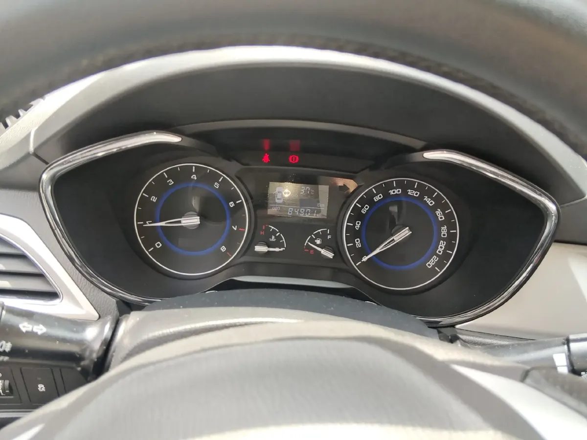 2016 ChangAn Alsvin V7 1.6L 124HP L4 5MT,autocango,china used car exporter,china ev exporter,chinese used car exporter,chinese used ev exporter