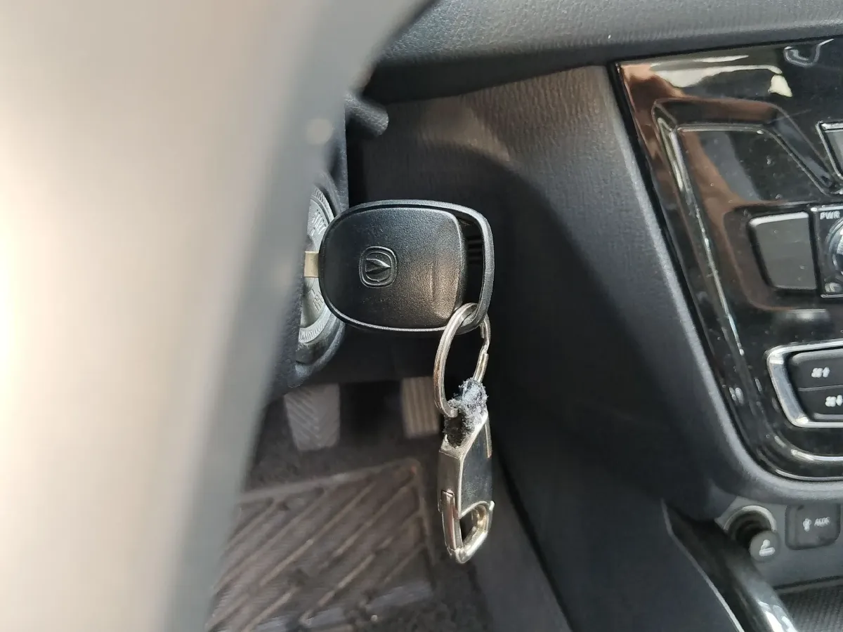 2016 ChangAn Alsvin V7 1.6L 124HP L4 5MT,autocango,china used car exporter,china ev exporter,chinese used car exporter,chinese used ev exporter