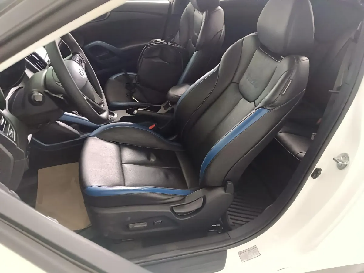 2012 Hyundai Veloster 1.6T 204HP L4 6AT,autocango,china used car exporter,china ev exporter,chinese used car exporter,chinese used ev exporter