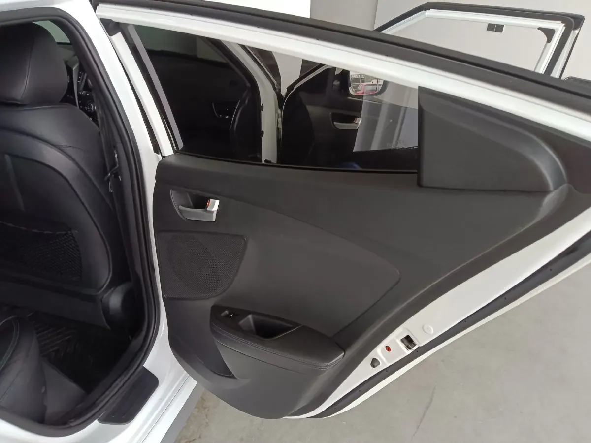 2012 Hyundai Veloster 1.6T 204HP L4 6AT,autocango,china used car exporter,china ev exporter,chinese used car exporter,chinese used ev exporter