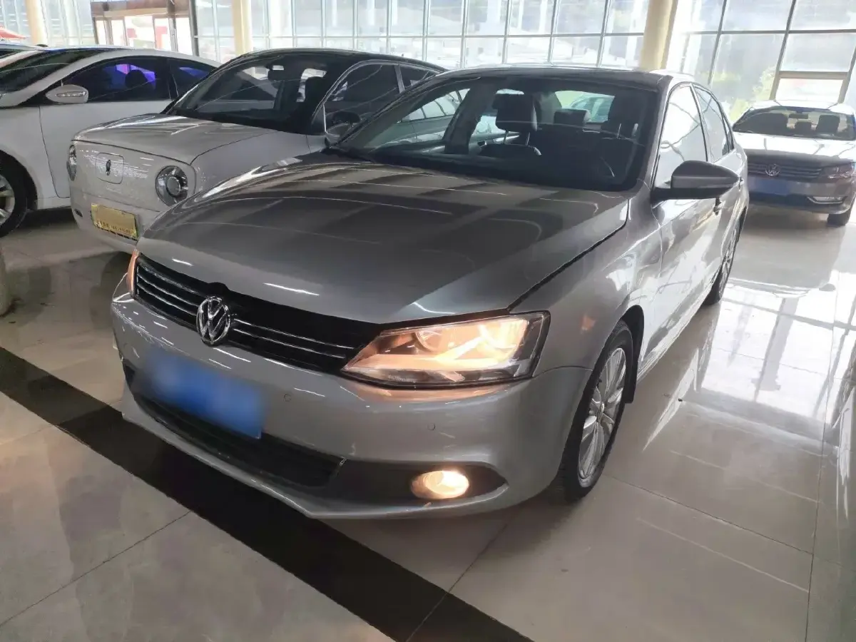 2014 Volkswagen Sagitar 1.4T 131HP L4 7DCT