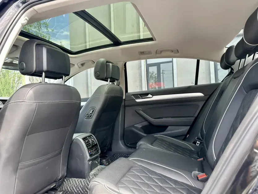 2022 Volkswagen Magotan GTE 1.4T 150HP L4 6DCT PHEV 13KWH,autocango,china used car exporter,china ev exporter,chinese used car exporter,chinese used ev exporter