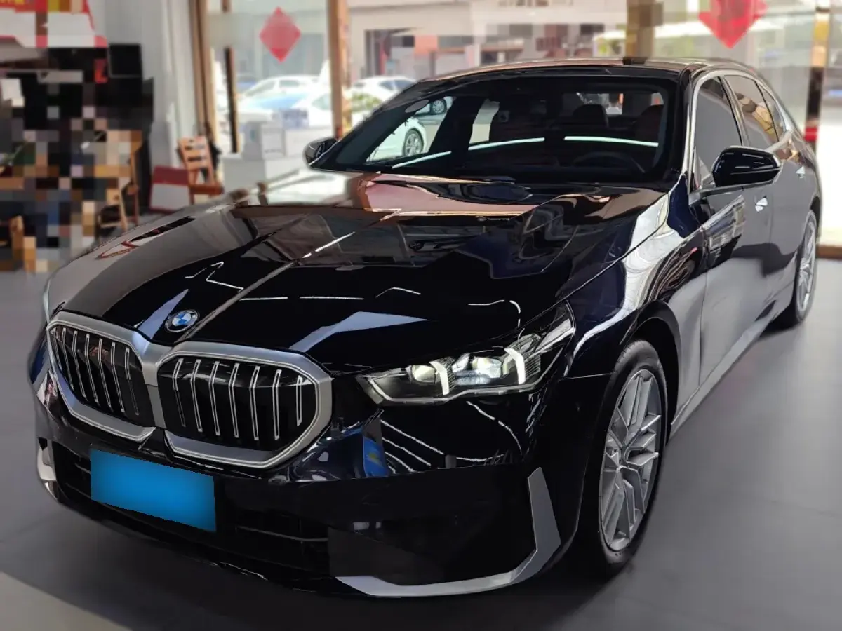 2024 BMW 5 Series 2.0T 190HP L4 8AT