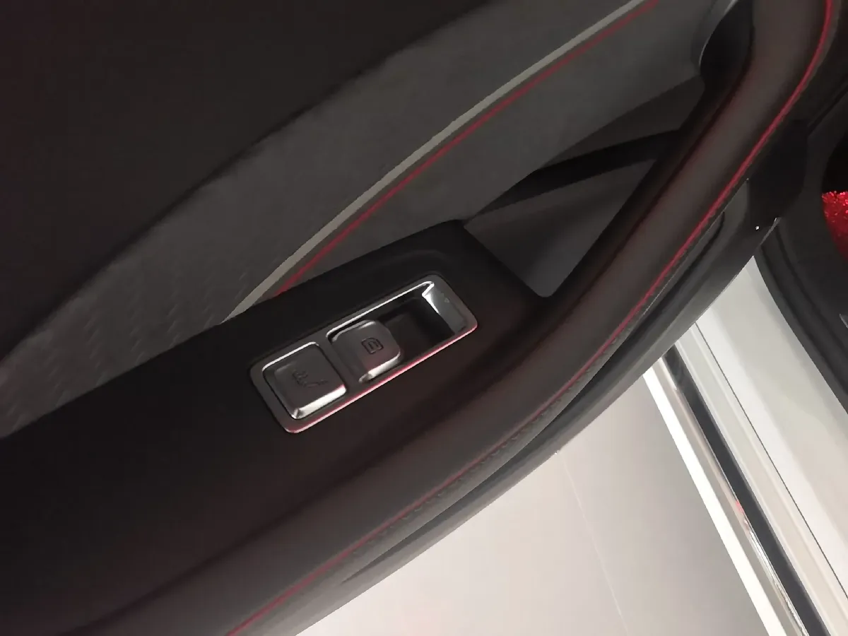 2024 HongQi H6 2.0T 252HP L4 8AT,autocango,china used car exporter,china ev exporter,chinese used car exporter,chinese used ev exporter