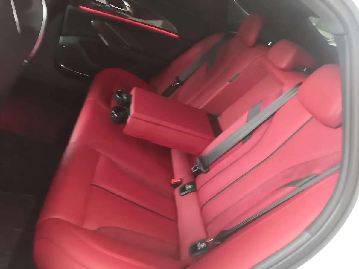 2024 HongQi H6 2.0T 252HP L4 8AT,autocango,china used car exporter,china ev exporter,chinese used car exporter,chinese used ev exporter