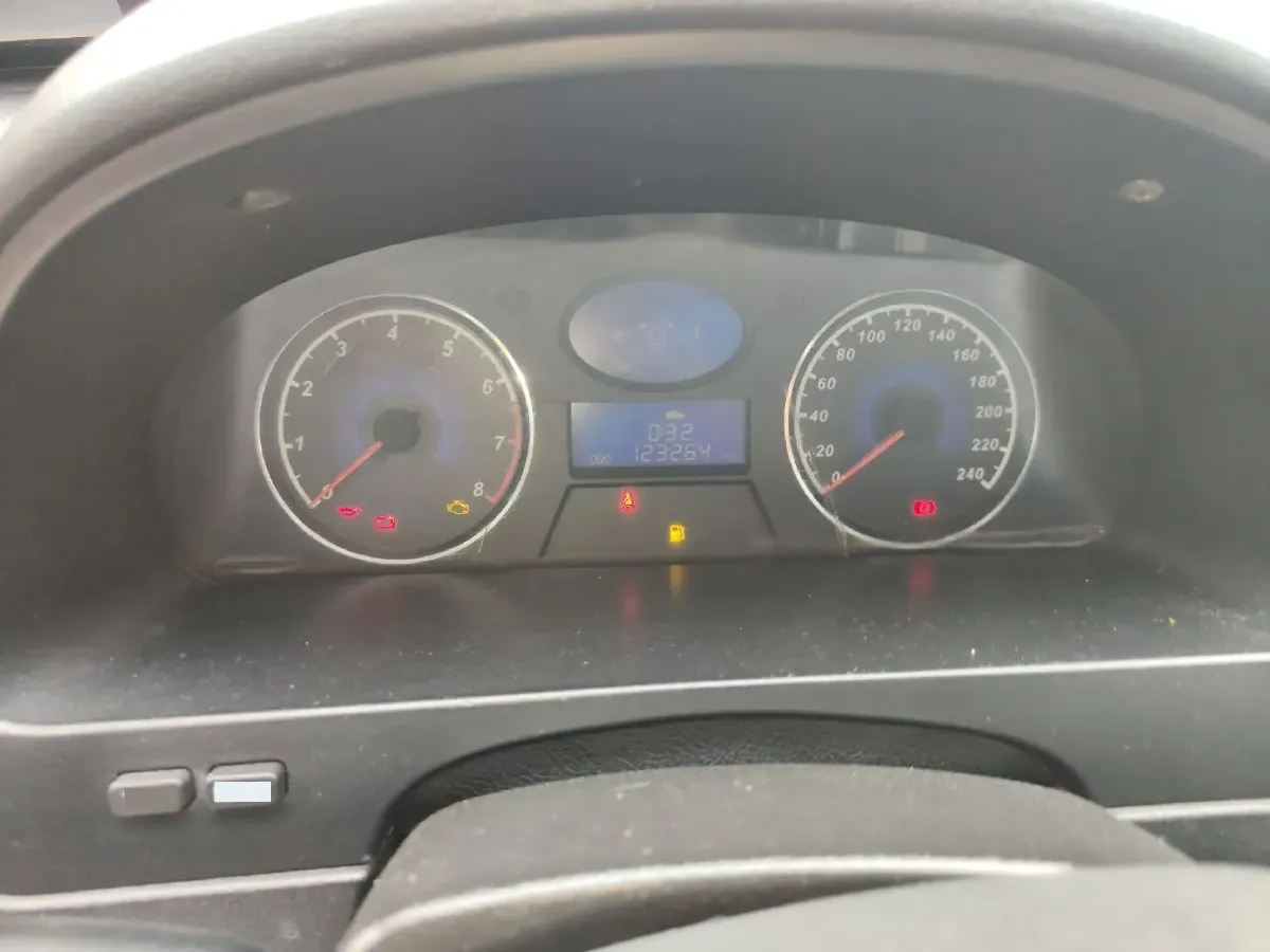 2013 Geely Emgrand Classic 1.5L 109HP L4 5MT,autocango,china used car exporter,china ev exporter,chinese used car exporter,chinese used ev exporter